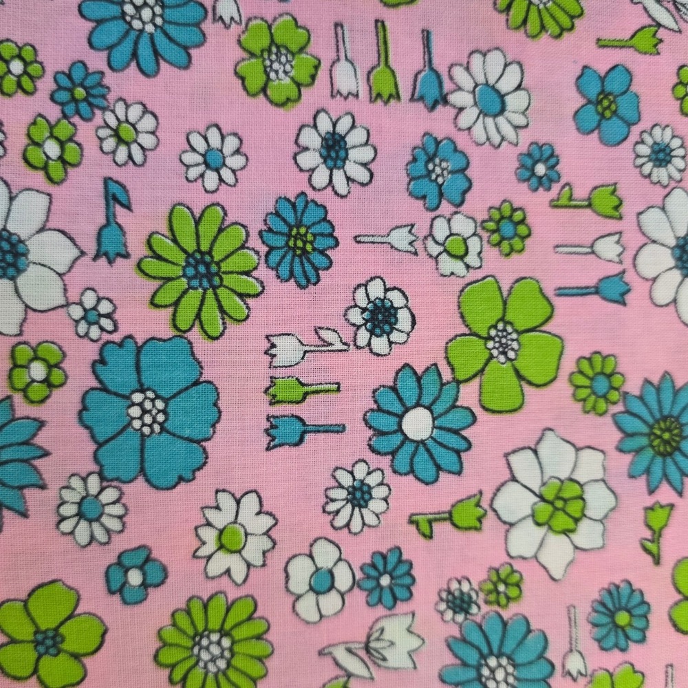 Unbranded Loose Weave Fabric Pink Blue Green Retro Floral 44in x 1yd